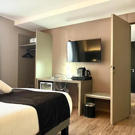 Отель & Le Renard Centre 4*